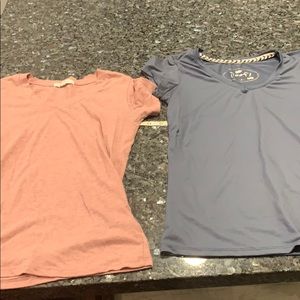2 tee shirts